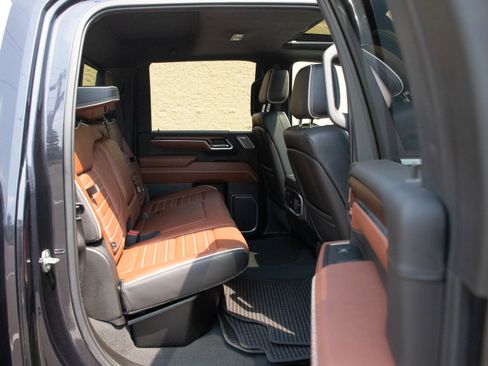 Used 2024 GMC Sierra 3500 Denali Ultimate AWD/4WD image 12