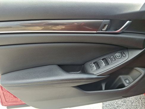 Used 2018 Honda Accord Sport image 13
