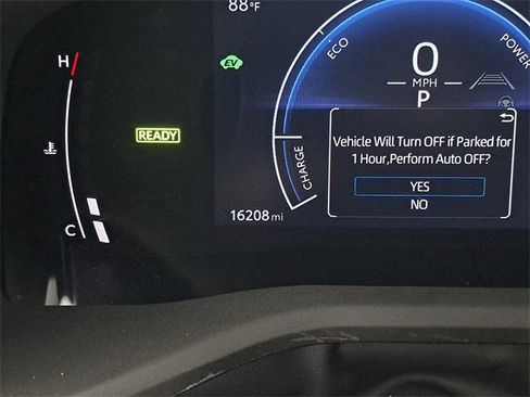 Used 2025 Toyota Camry SE image 2