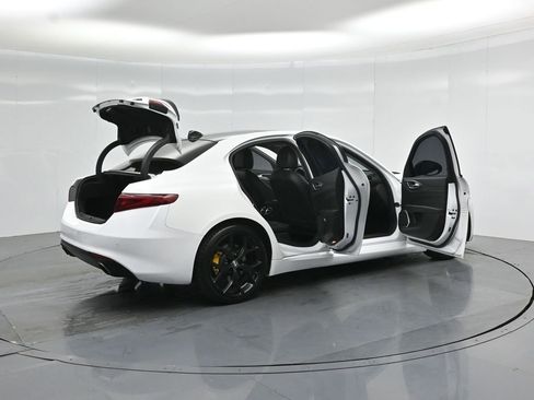 Used 2021 Alfa Romeo Giulia Ti w/ Nero Edizione RWD image 5