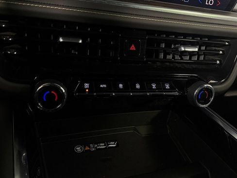 Used 2025 Chevrolet Tahoe Premier AWD/4WD image 20