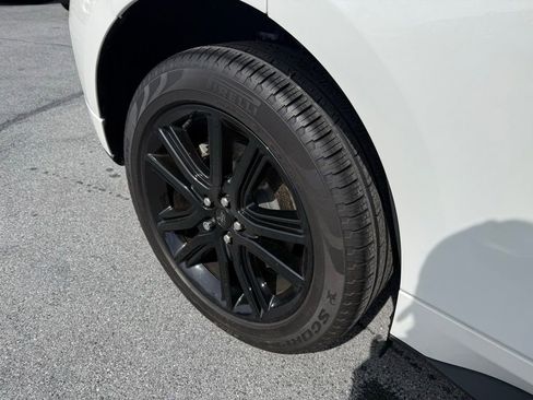 Certified 2022 Ford Edge ST-Line image 10