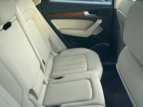 Used 2023 Audi Q5 2.0T Premium w/ Convenience Package AWD/4WD image 7