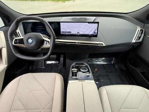 Used 2025 BMW iX xDrive50 w/ Convenience Package image 29