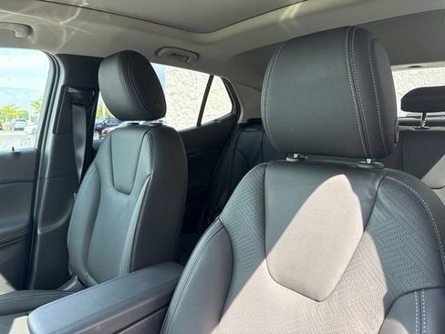 Used 2023 Buick Encore GX Essence w/ Experience Buick Package FWD image 12