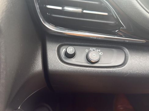 Used 2025 Buick Envista Sport Touring w/ Convenience I Package image 16