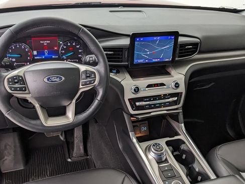 Certified 2023 Ford Explorer XLT w/ Equipment Group 202A AWD/4WD image 4