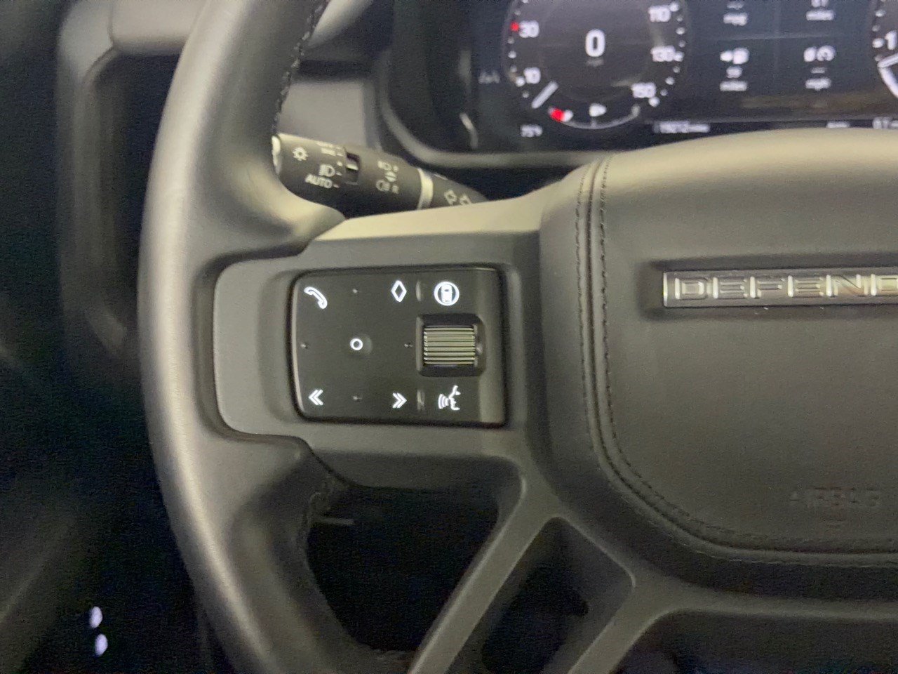 Used 2024 Land Rover Defender 110 X AWD/4WD image 18