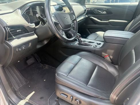 Used 2022 Chevrolet Traverse RS FWD image 9