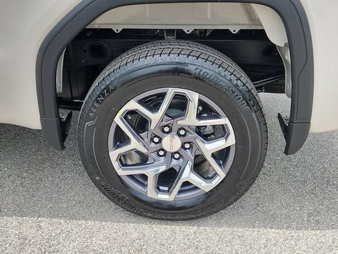 New 2026 GMC Sierra 1500 SLE w/ Max Trailering Package AWD/4WD image 8