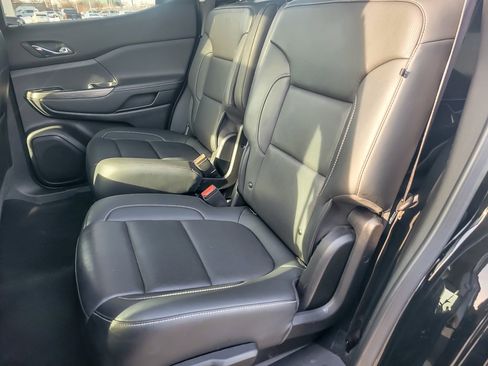 Used 2023 GMC Acadia SLT w/ Elevation Edition image 11