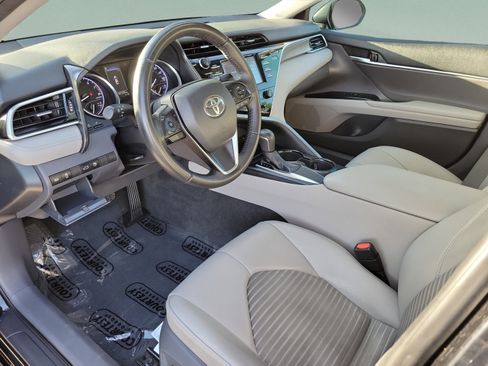 Used 2018 Toyota Camry SE w/ Convenience Package FWD image 15