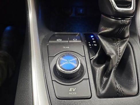 Used 2020 Toyota RAV4 XSE w/ XSE Grade Weather Package AWD/4WD image 23