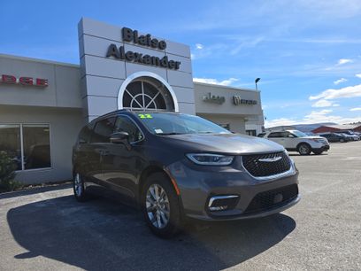 Used 2022 Chrysler Pacifica Touring-L