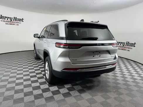 Used 2023 Jeep Grand Cherokee Laredo X image 11