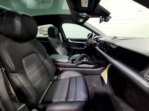 New 2026 Porsche Cayenne Coupe image 29