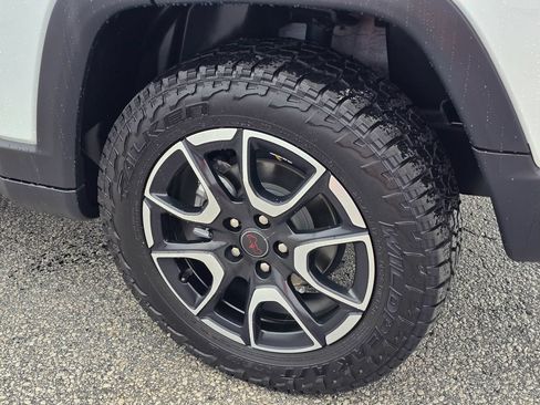 Used 2025 Jeep Compass Trailhawk AWD/4WD image 7