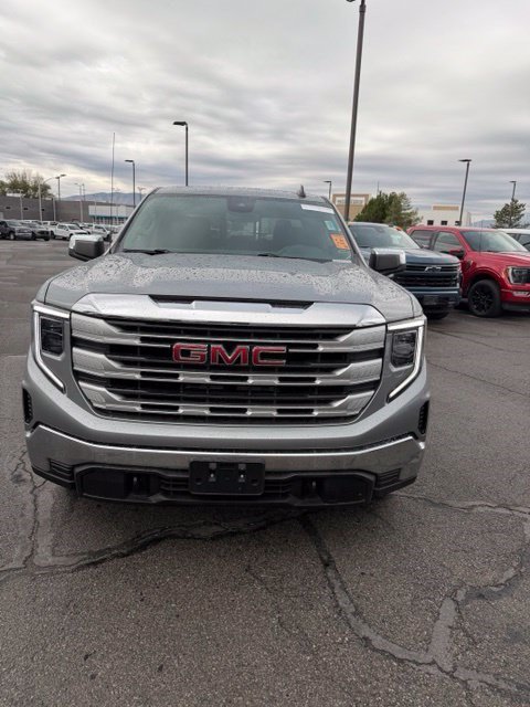 Used 2024 GMC Sierra 1500 SLE w/ Preferred Package AWD/4WD image 2