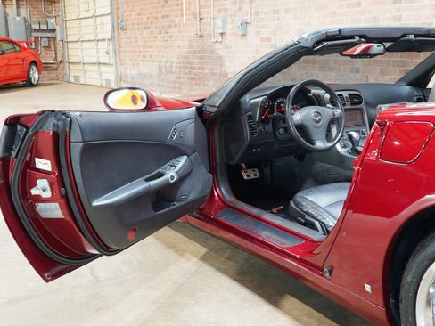 Used 2007 Chevrolet Corvette Coupe w/ Preferred Equipment Group RWD image 39