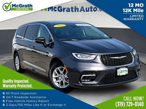 Used 2023 Chrysler Pacifica Touring-L FWD image 1
