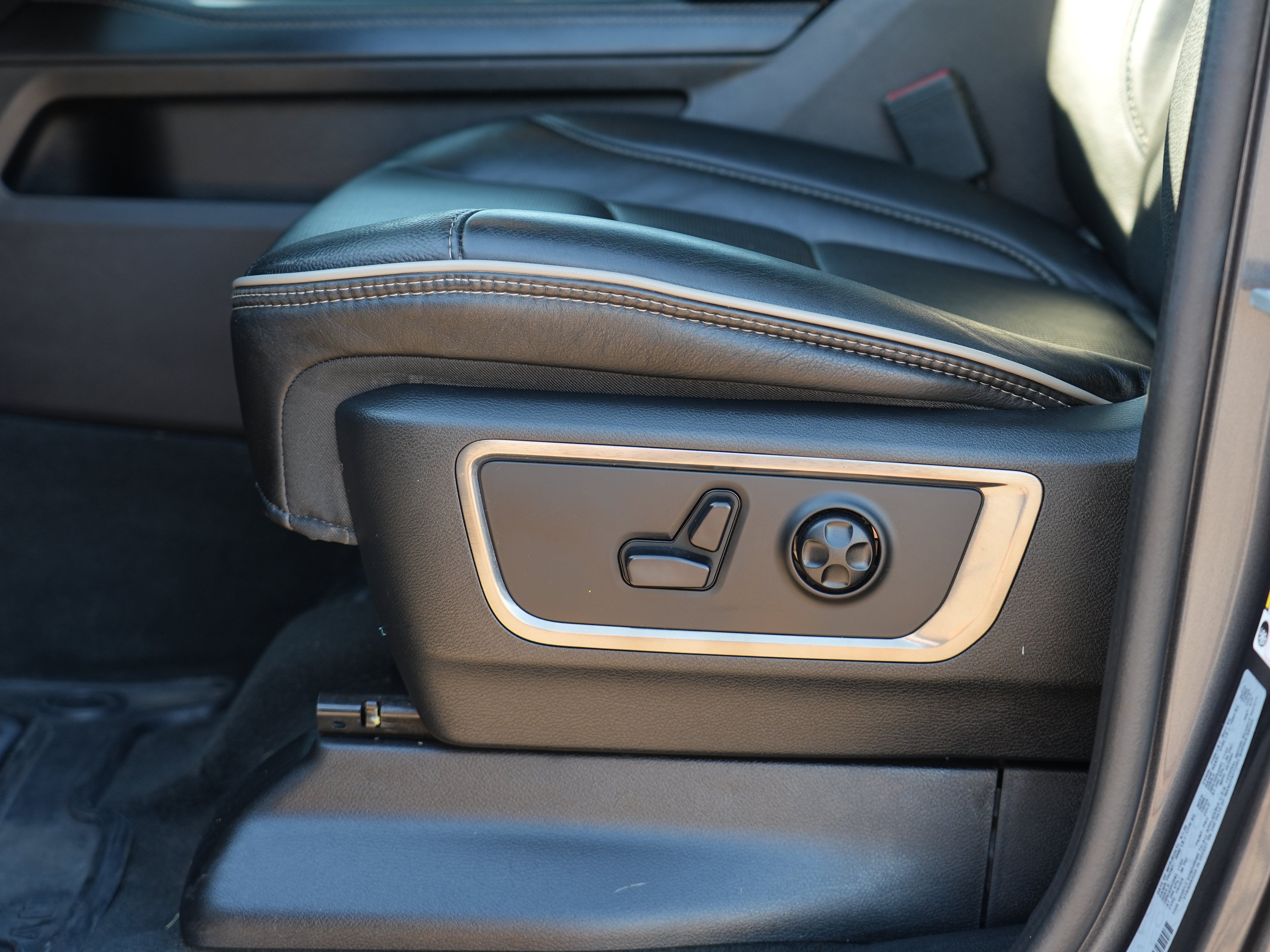 Used 2020 RAM 1500 Limited AWD/4WD image 15
