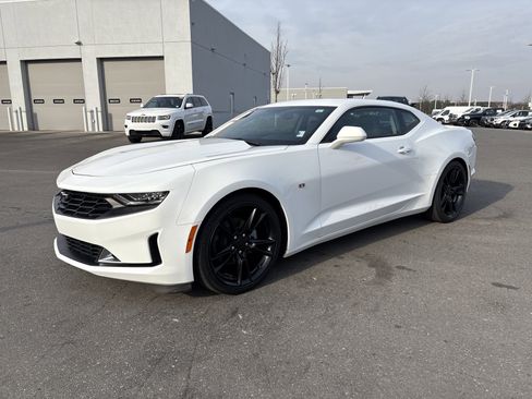 Used 2020 Chevrolet Camaro LT w/ RS Package image 5