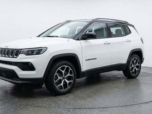 Used 2025 Jeep Compass Limited image 3