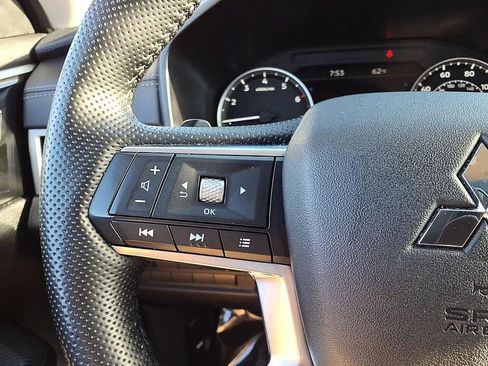 Used 2024 Mitsubishi Outlander SE AWD/4WD image 25