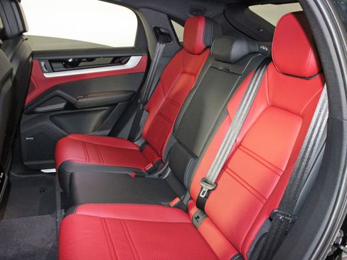 Certified 2026 Porsche Cayenne E-Hybrid Coupe image 34