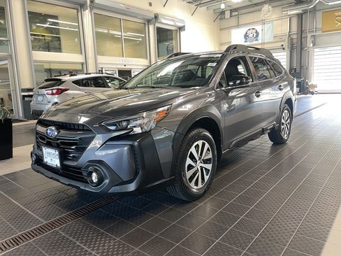Used 2024 Subaru Outback Premium AWD/4WD image 3