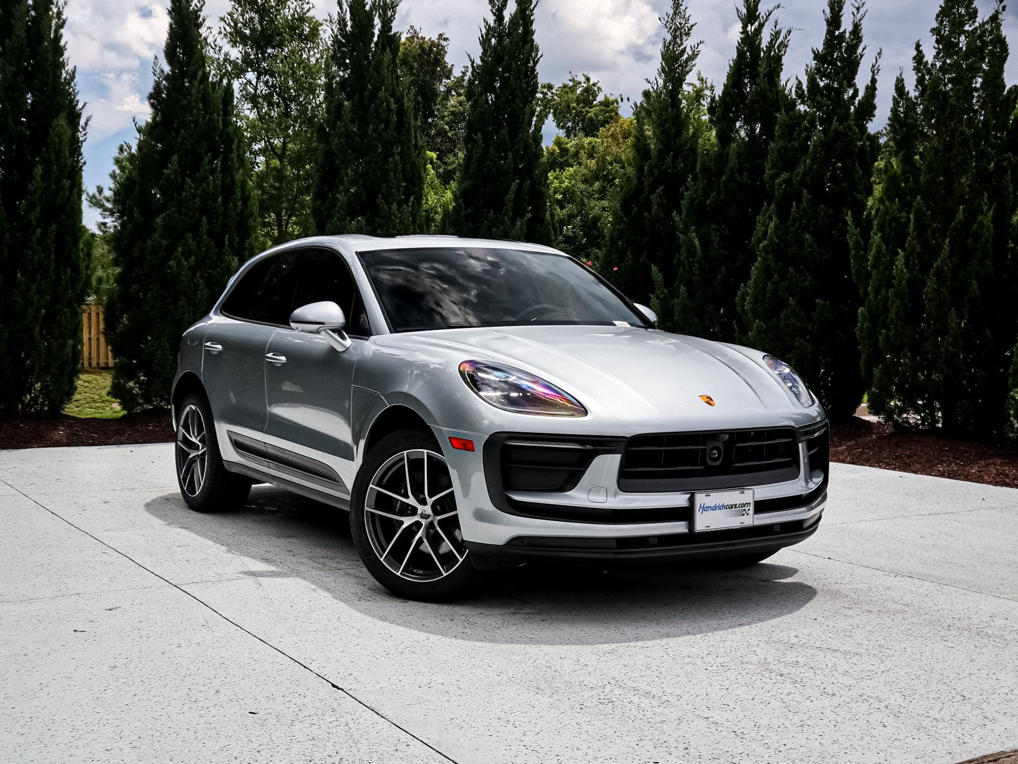 Used 2026 Porsche Macan w/ Premium Package Plus AWD/4WD image 2