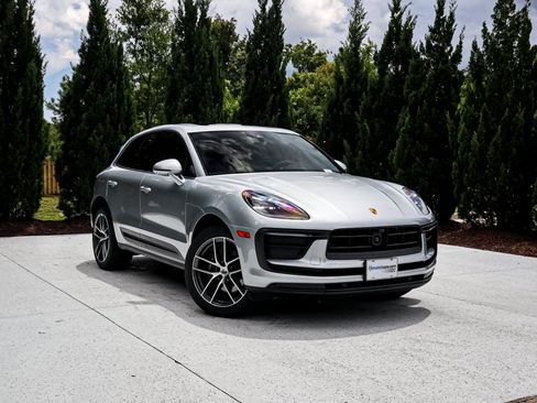 Used 2026 Porsche Macan w/ Premium Package Plus AWD/4WD image 2