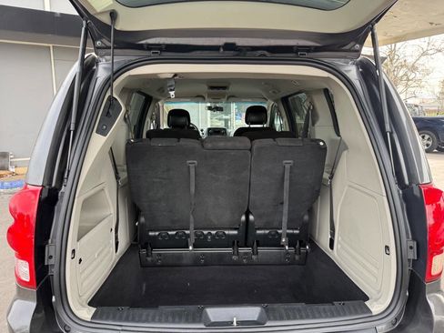 Used 2016 Dodge Grand Caravan SXT image 29