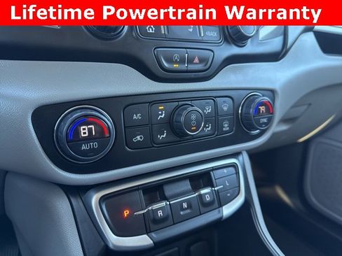 Used 2024 GMC Terrain SLT image 15