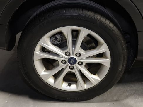Used 2017 Ford Escape SE w/ SE Cold Weather Package AWD/4WD image 32