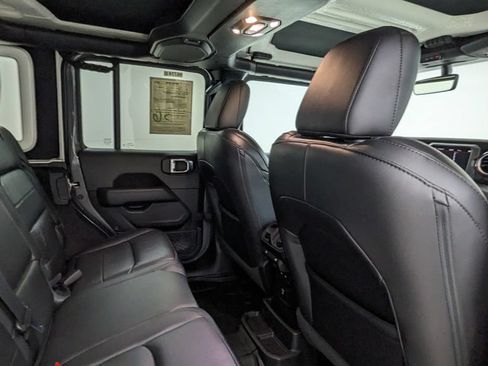 Used 2021 Jeep Wrangler Unlimited Sahara AWD/4WD image 37