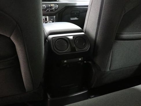 Used 2024 Jeep Wrangler Unlimited AWD/4WD image 32