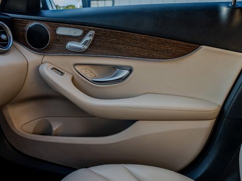 Used 2019 Mercedes-Benz C 300 Sedan image 23