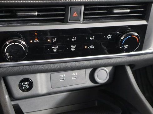 Used 2025 Nissan Rogue S image 29