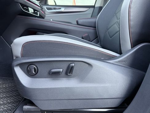 Used 2024 Volkswagen Atlas Peak Edition SE image 10