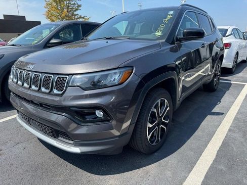 Used 2024 Jeep Compass Limited AWD/4WD image 3