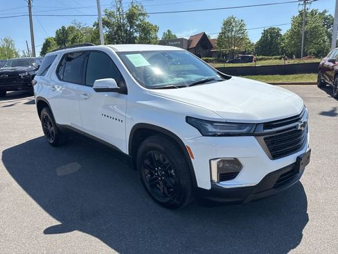 Used 2023 Chevrolet Traverse LT w/ Midnight/Sport Edition image 7