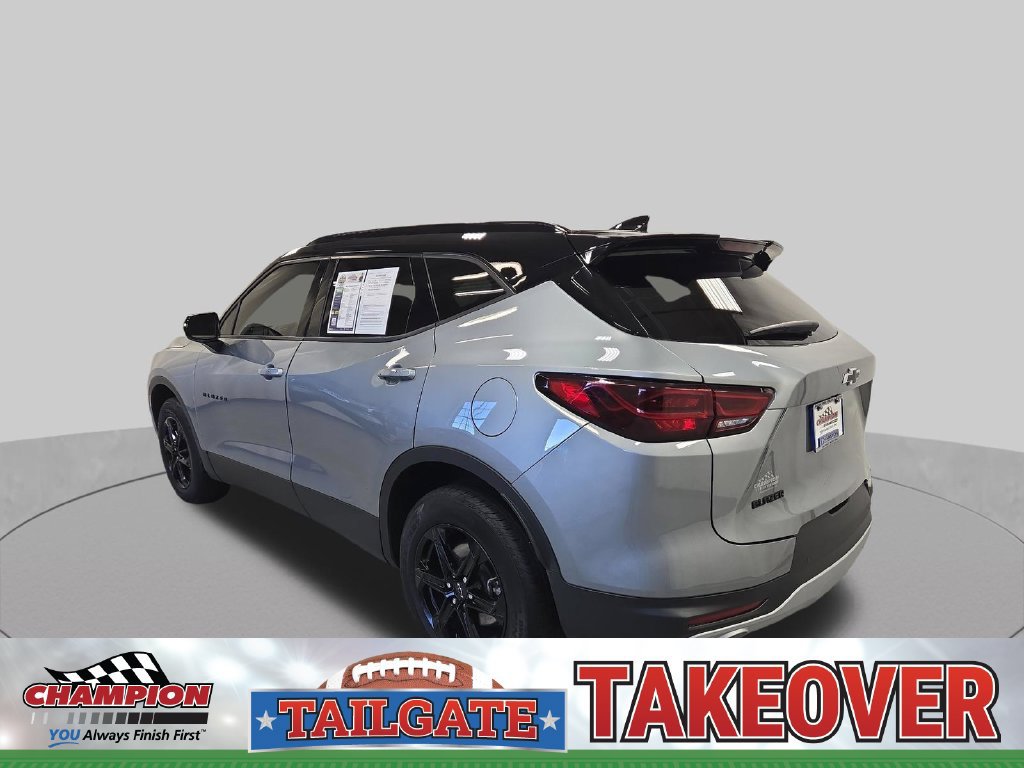 Used 2024 Chevrolet Blazer LT w/ Midnight/Sport Edition FWD image 3