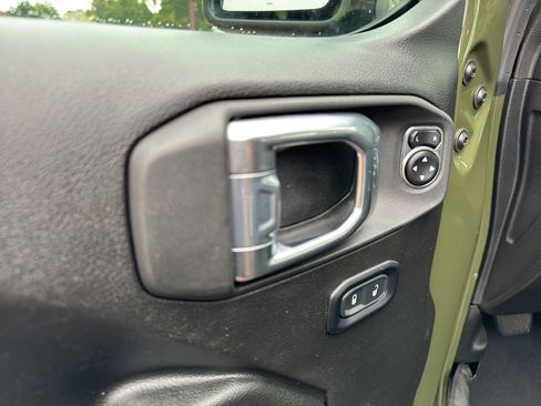 Used 2024 Jeep Wrangler Rubicon image 22