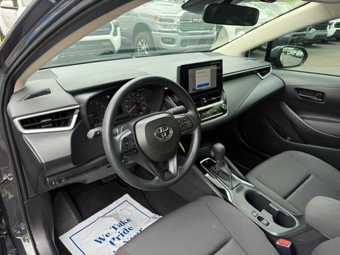 Used 2025 Toyota Corolla LE FWD image 3