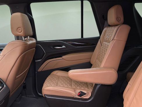 Used 2024 Cadillac Escalade Sport w/ LPO, ONYX Package image 24