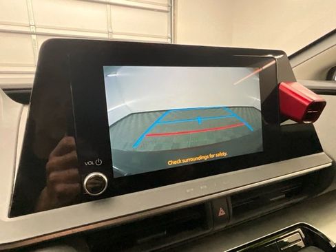 Used 2023 Toyota Prius LE image 5