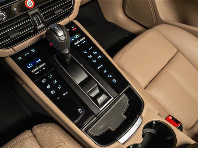 Used 2026 Porsche Macan AWD/4WD image 23