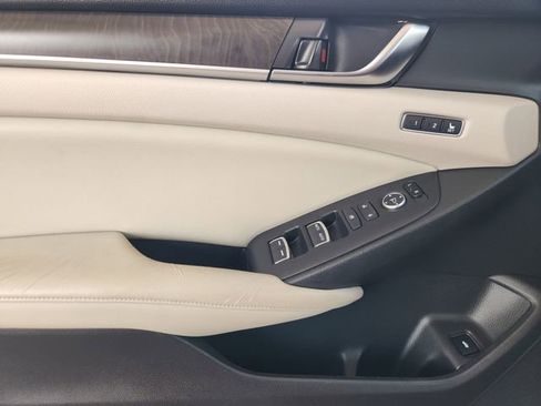 Used 2018 Honda Accord Touring image 21