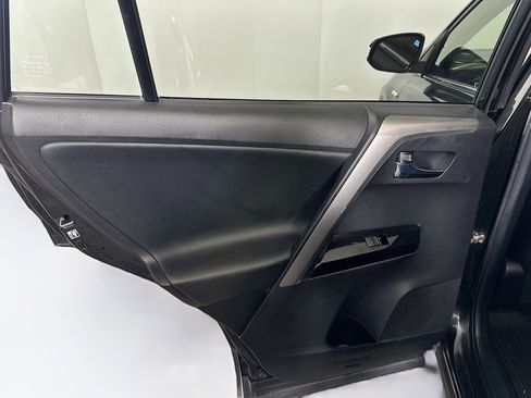 Used 2018 Toyota RAV4 Limited image 27